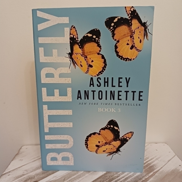 Ashley Antoinette Butterfly 3 - Picture 2 of 7